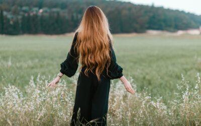 Robe de soirée noire : polyvalente et toujours à la mode