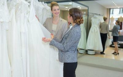 Robe de mariée : qui peut vous aider dans le choix ?